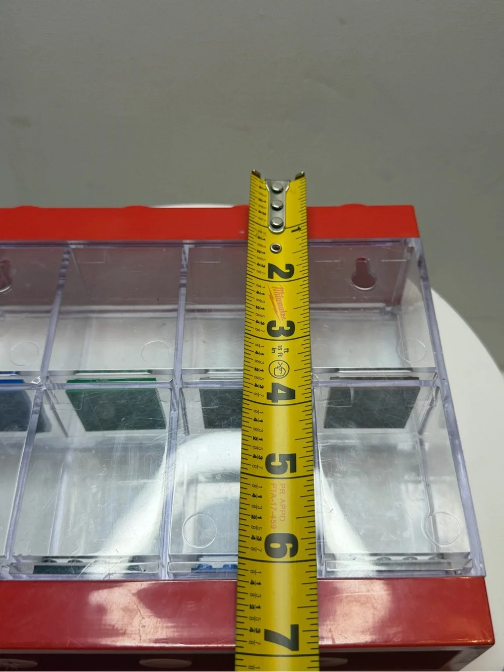 Official LEGO display case for 8 minifigures